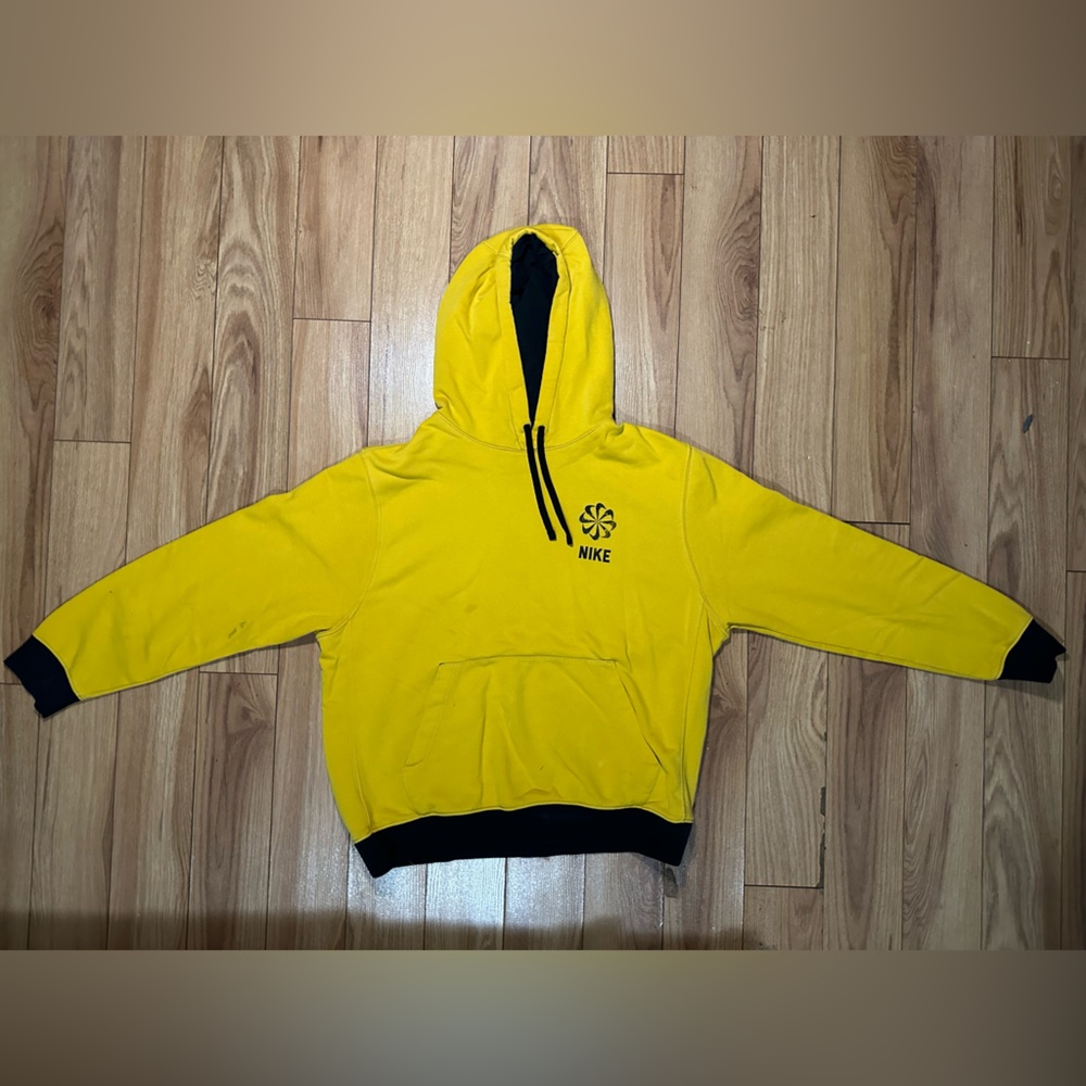 NIKE - THE SPORT SHOE OF CHAMPIONS - HOODIE - SIZE M - YELLOW & BLACK